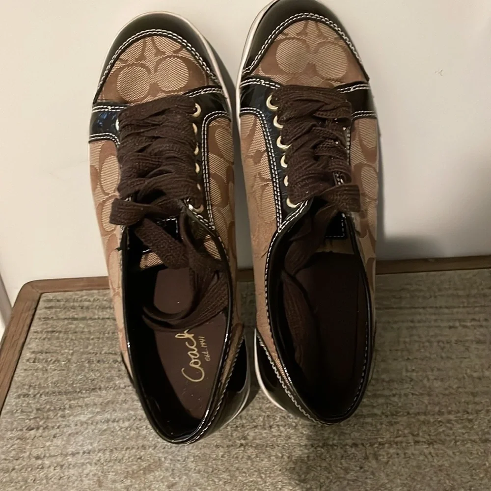 Coach Sneakers Women Size 8 Brown Tan Signature Logo Patent Leather Detail - Picture 2 of 12